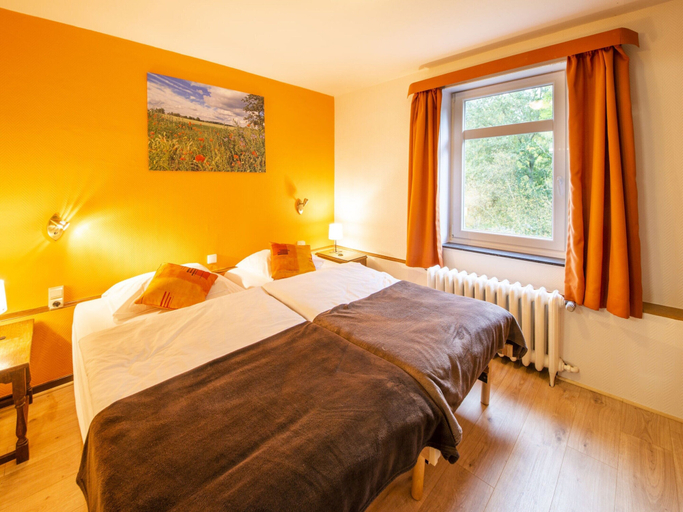 Room 5, Charming Chalet in Falaen by River & Chateau, Namur
