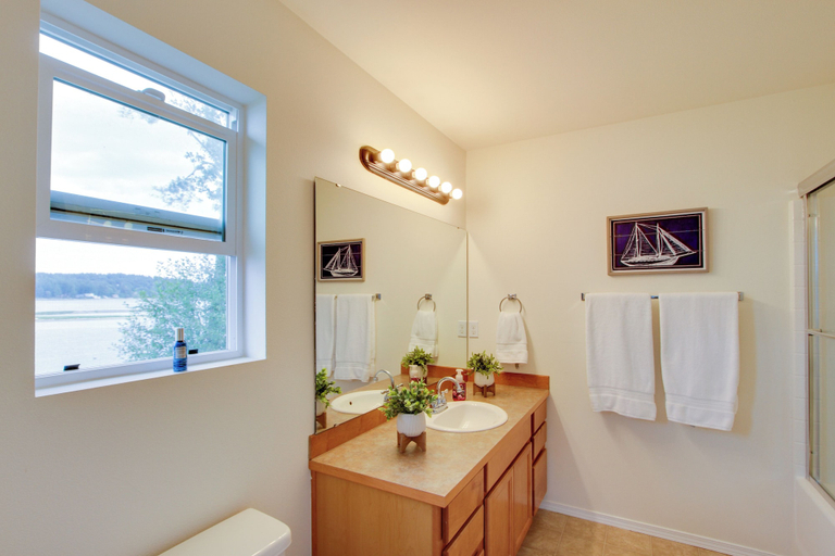 Bathroom 4, Waterfront Allyn Home with Fire Pit + 2 Kayaks!, Mason