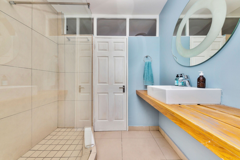 Bathroom 2, 66 Keerom 521, City of Cape Town