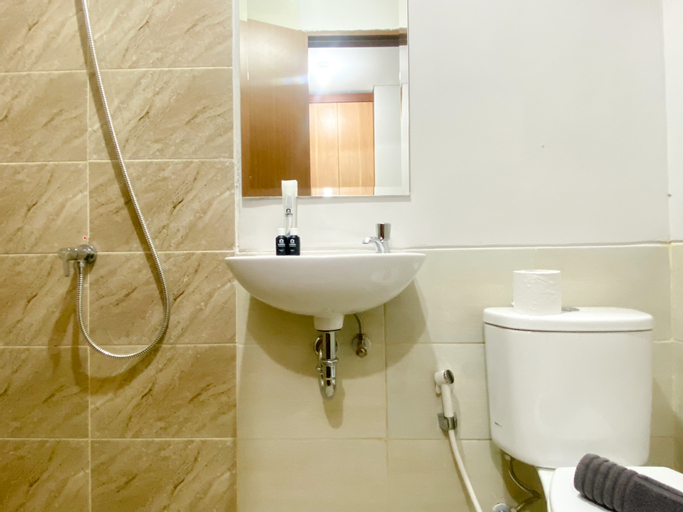 Bedroom 5, Cozy and Simply Studio Transpark Juanda Bekasi Timur Apartment By Travelio, Bekasi