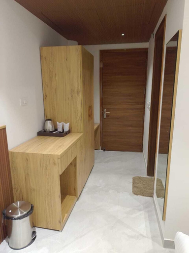 Sport & Beauty, Garden Resorts & Hotel, Meerut