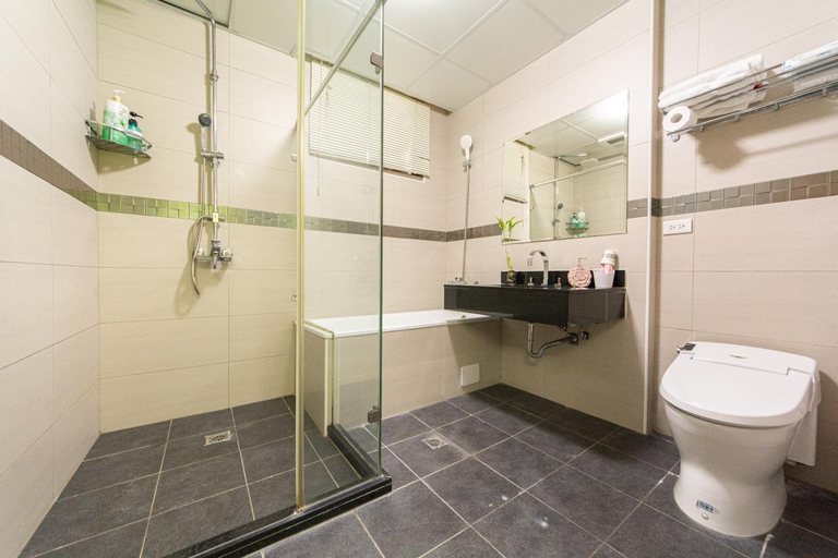 Bathroom 4, Sun Flower Bed and Breakfast, Hualien