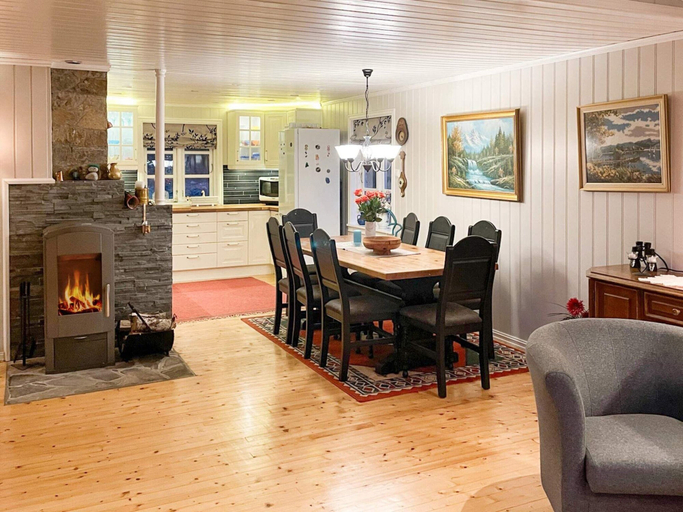 Dining, 5 Person Holiday Home in Averoy, Averøy