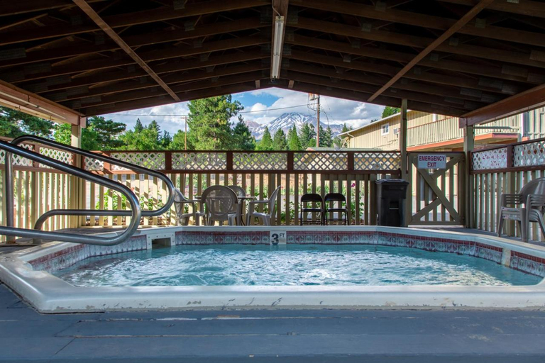Sport & Beauty 4, Swiss Holiday Lodge, Siskiyou