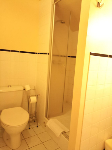 Bathroom 4, Logis Hotel La Cremaillere, Puy-de-Dôme