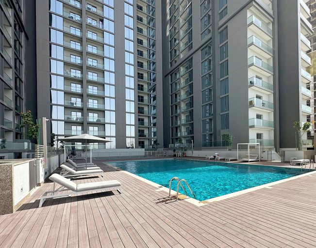 Pool, Sobha Creek Vista Tower B Apartments, Dubai