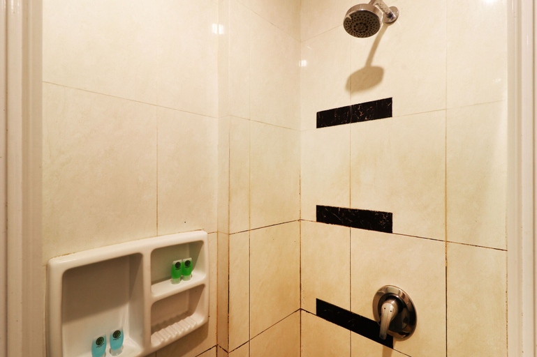 Bathroom 25
