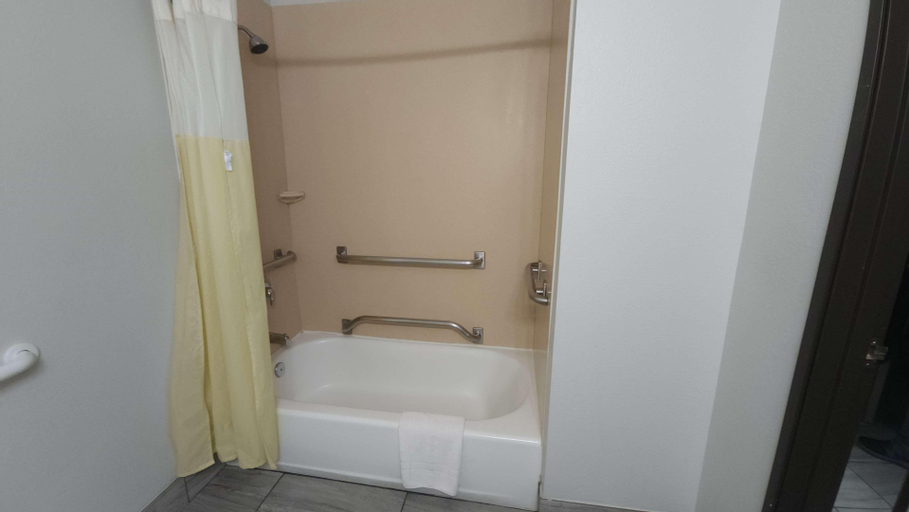 Bathroom 12