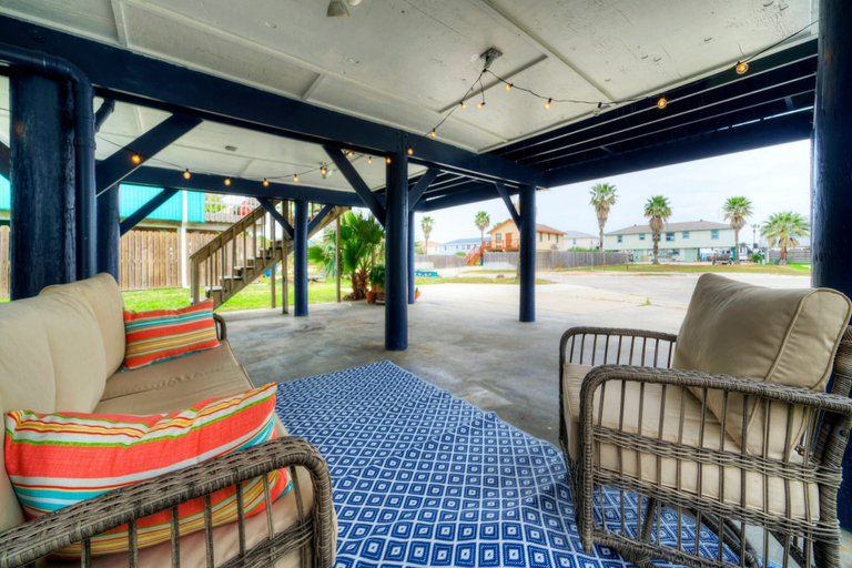 Others 4, Surfin Dog by Avantstay Coastal Escape w/ Yard!, Nueces