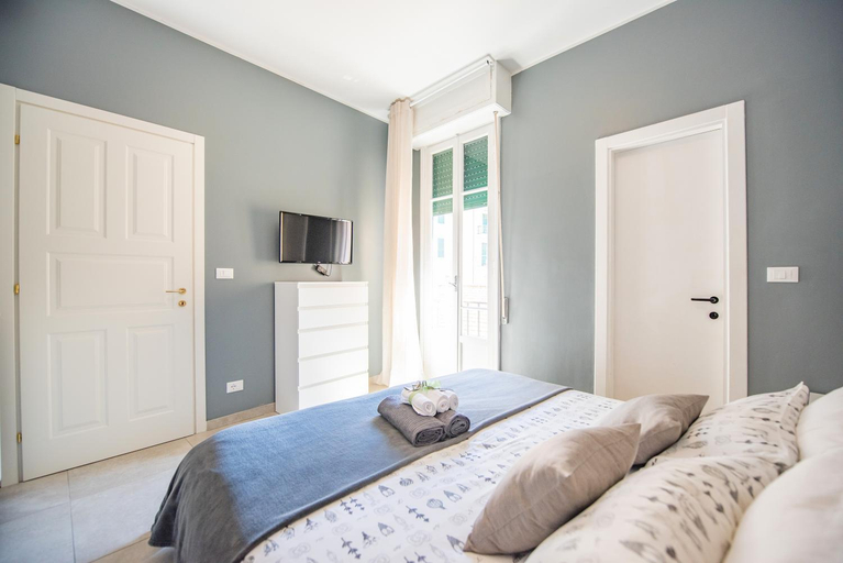 Others 3, Beach apartment in the center, Imperia