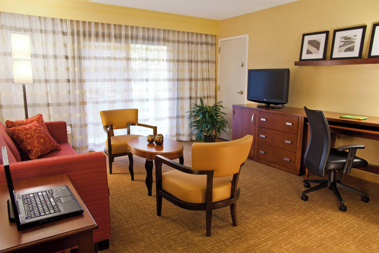 Bedroom 3, Courtyard Spokane Downtown at Convention Center, Spokane