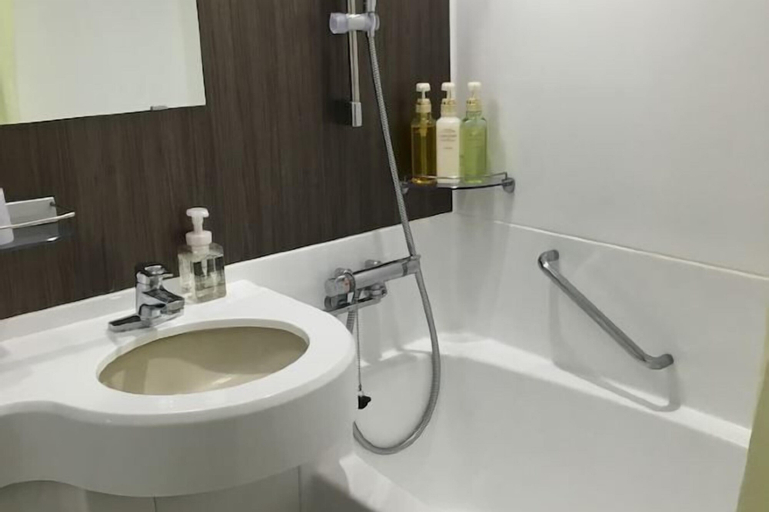 Bathroom 25