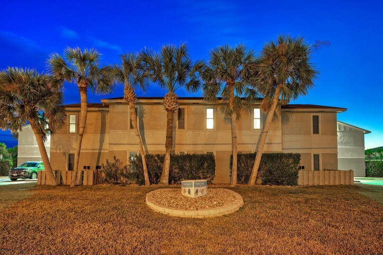 Exterior & Views 2, Beach Daze by Avantstay 1 Block to Beach, Nueces