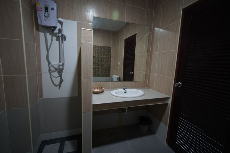 Bathroom 3, Sea Mountain Khanom Hotel, Khanom