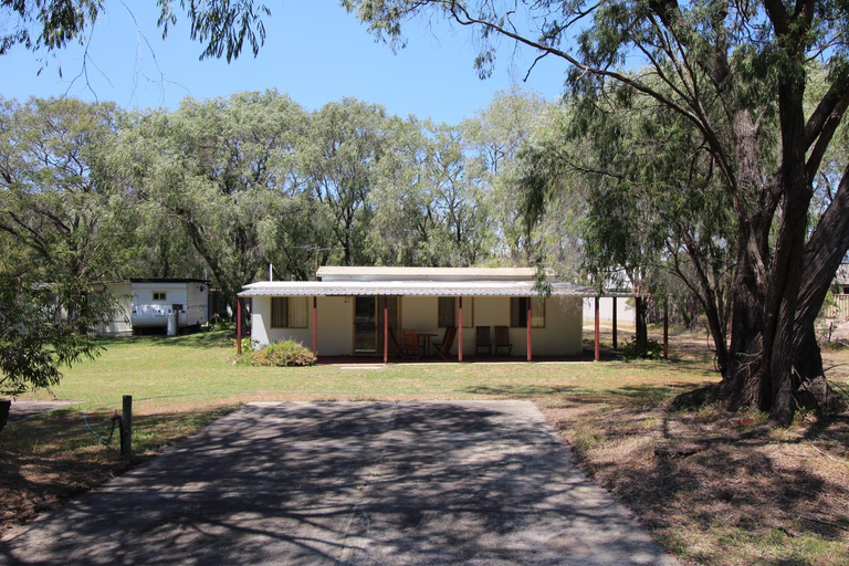Exterior 15