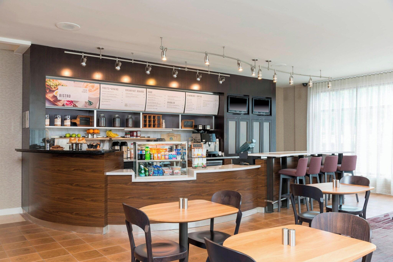 Food & Drinks 5, Courtyard By Marriott Louisville Downtown, Jefferson