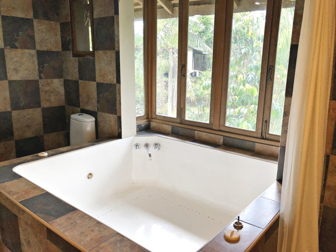 Bathroom 4, Tree House at Sitio de Amor Leisure Farm, San Pablo City