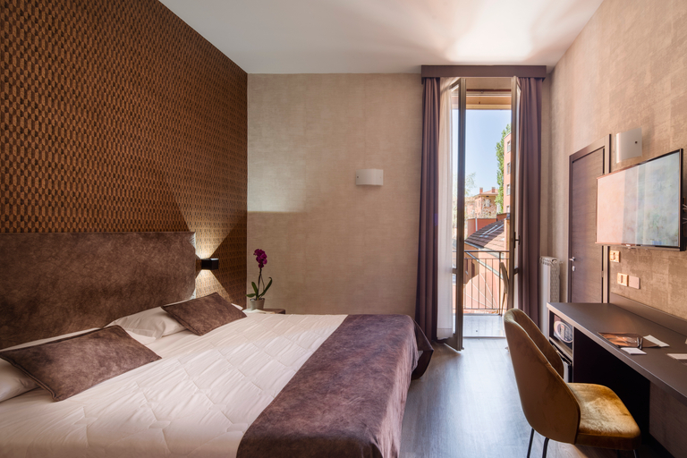 Bedroom 3, Hotel Astoria, Bologna