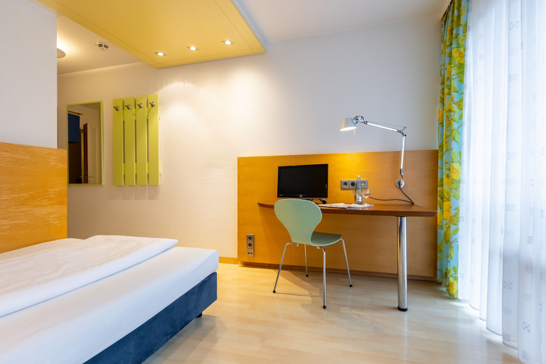 Bedroom 3, Raststättenhotel Baden-Baden, Baden-Baden