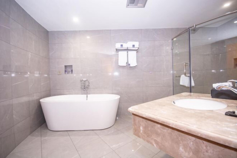 Bathroom 4, Mingdelou Hotel, Yichang