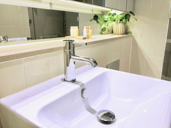 Bathroom, Brilliant Victoria Harbour Waterfront Apartment, Melbourne