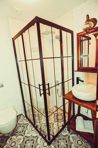 Bathroom 4, PariboAlacati, Çeşme