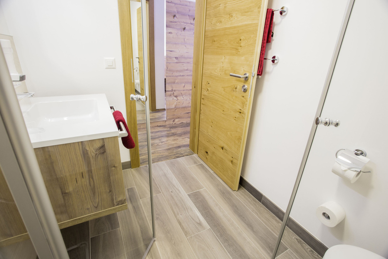 Bathroom 3, Piz Ot, Inn