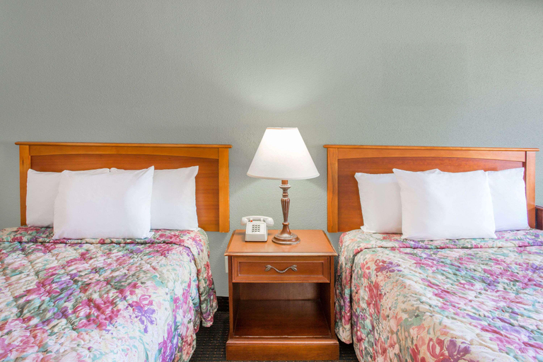 Bedroom 4, Knights Inn Plant City, Hillsborough
