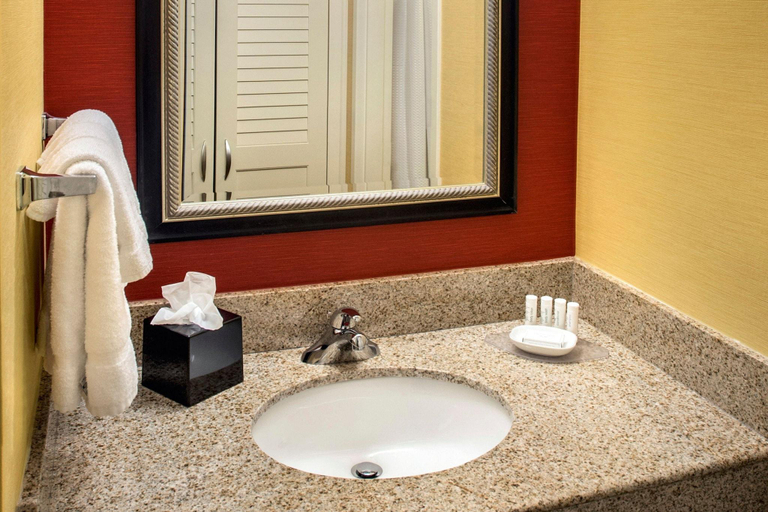 Bathroom 5, Courtyard by Marriott Tarrytown Westchester County, Westchester