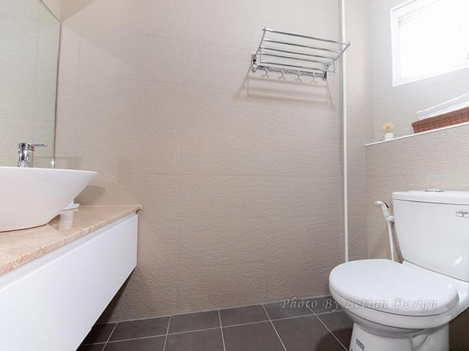 Bathroom 3, Smile 18 Homestay, Yilan