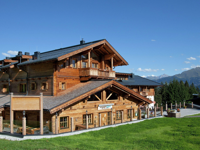 Others 3, Apartment With Sauna Right on the ski Slope, Zell am See