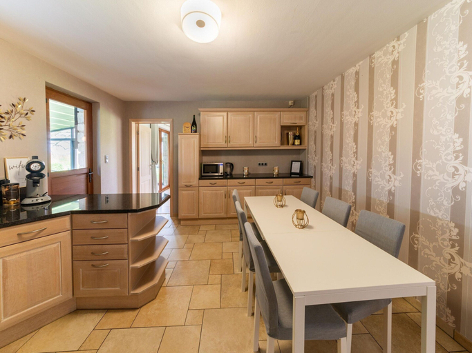 Private kitchen 4, Holiday Home With Indoor Swimming Pool, Liège
