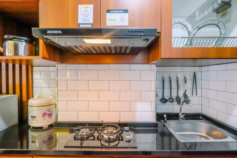 Others 4, Restful and Minimalist Studio Transpark Cibubur Apartment By Travelio, Depok