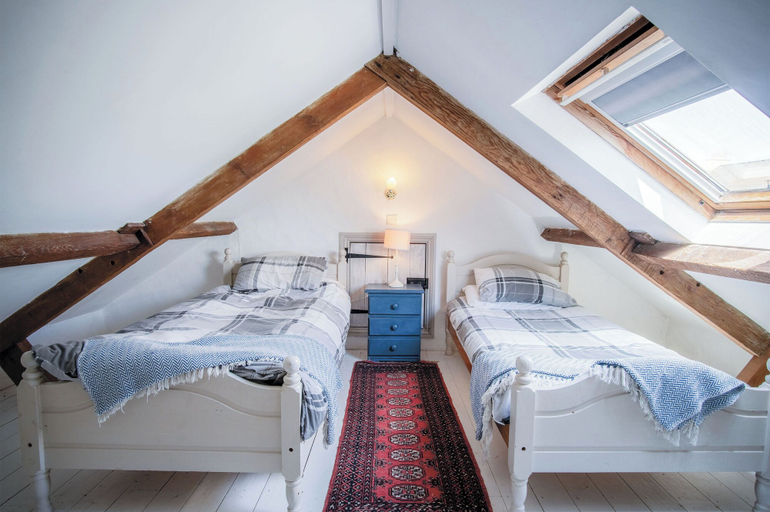 Bedroom 2, Haggard - 3 Bedroom Cottage - Manorbier, Pembrokeshire