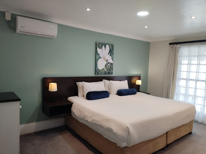 Bedroom 4, My Pond Hotel, Cacadu