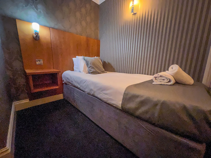 Bedroom 4, The Quayside Hotel and Bar, Lincolnshire