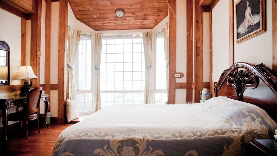 Bedroom 2, The Cotswolds Villa, Nantou