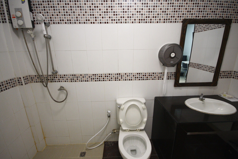 Bathroom 3, Panta Resort, Thoeng