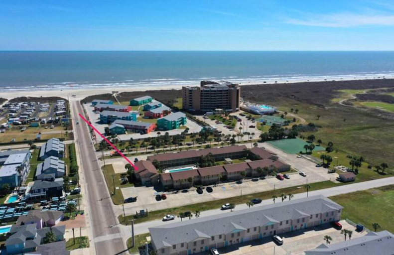 Others 5, Beach Daze by Avantstay 1 Block to Beach, Nueces