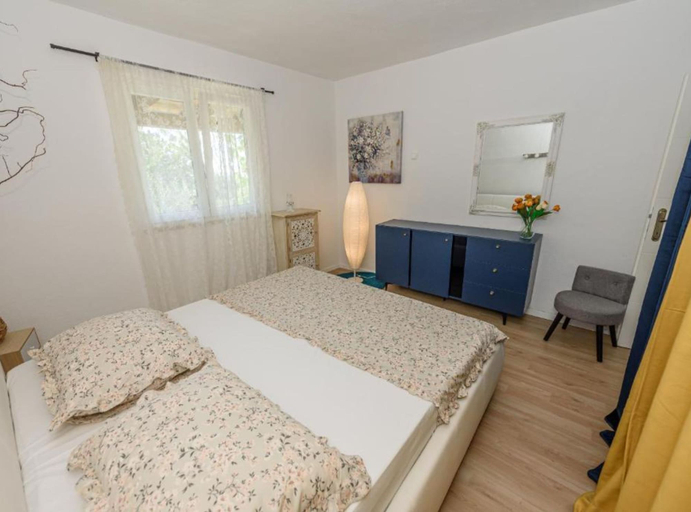 Bedroom 3, Holiday House DM, Milna