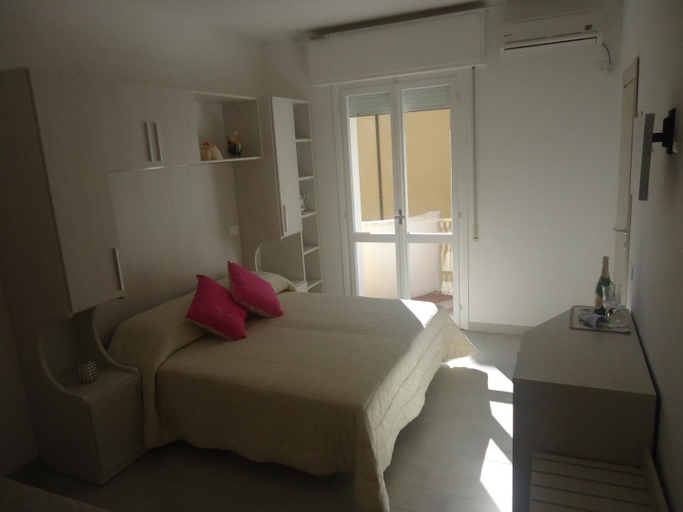 Bedroom 3, Hotel Mont Blanc, Rimini