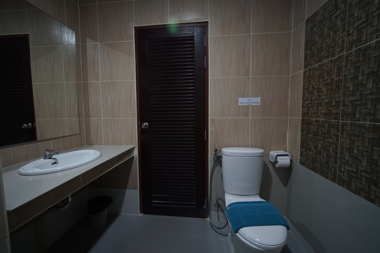 Bathroom 3, Sea Mountain Khanom Hotel, Khanom