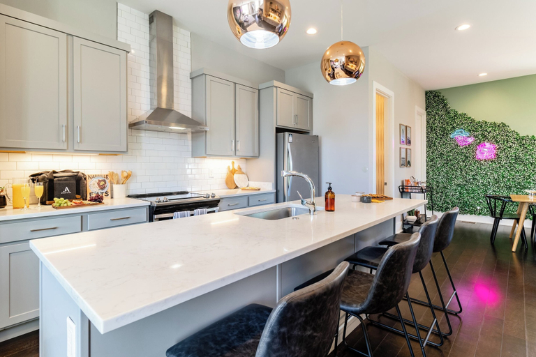 Others 5, Huge Private Rooftop Deck w/ Firepit + Putt-putt 8 Mins to Broadway Doralee, Davidson