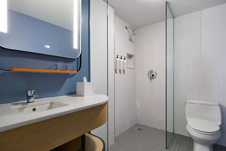 Bathroom 4, Delta Hotels by Marriott New York Times Square, New York