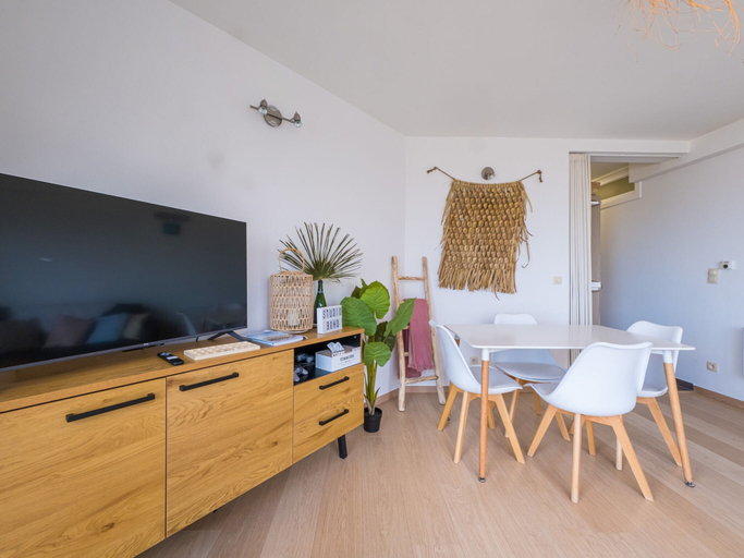 Dining 4, Cozy Studio With Sleeping Area and sea View, West-Vlaanderen