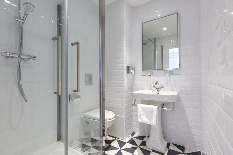 Bathroom 5, Hotel Saint Alban, Hérault