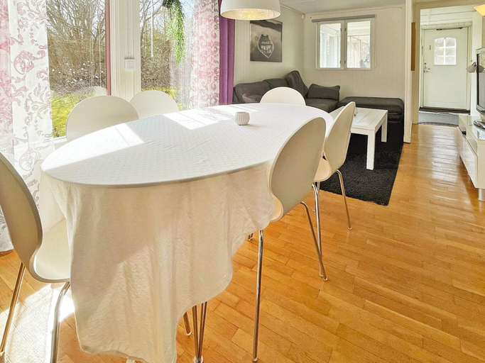 Dining 2, 5 Person Holiday Home in Raa/helsingborg-by Traum, Helsingborg