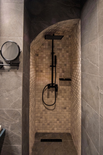 Bathroom 4, Qarvasla, Tbilisi