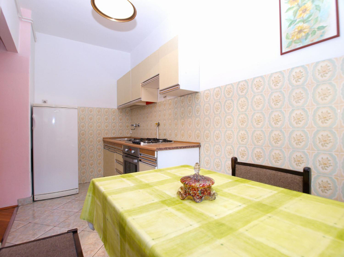 Others 4, Apartment 1348, Pula