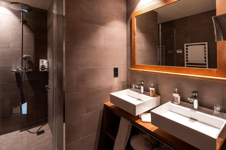 Bathroom 8